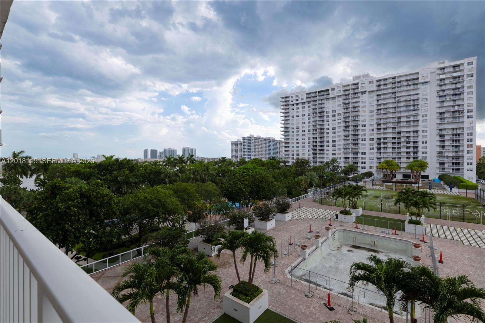 2851 NE 183rd St # 504E, Aventura FL 33160 — 8