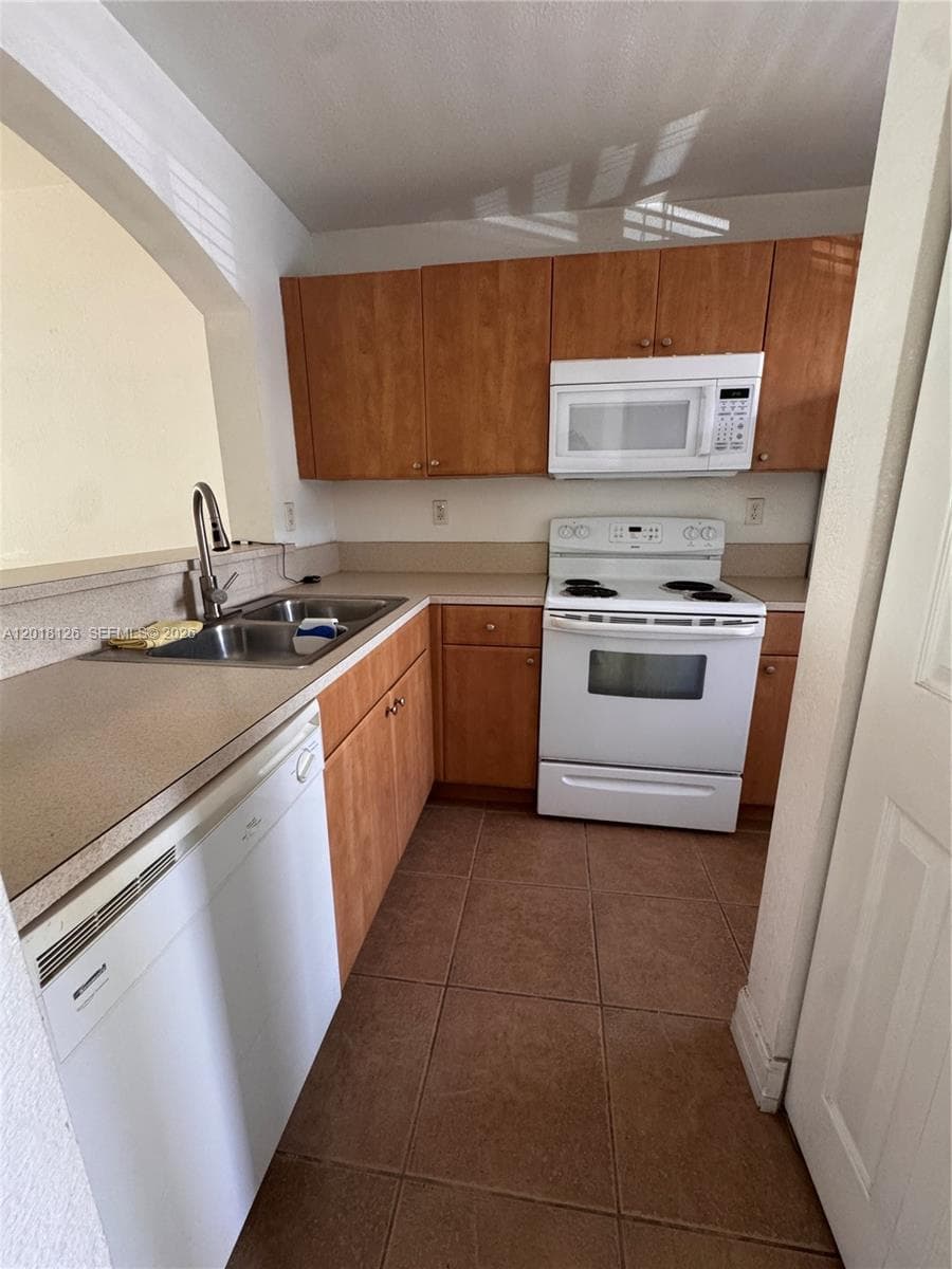 Park Place At Midway Cond, Miami, FL — 5