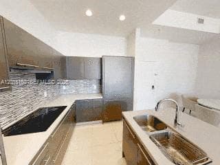7825 NW 107th Ave # 821, Doral FL 33178 — 24