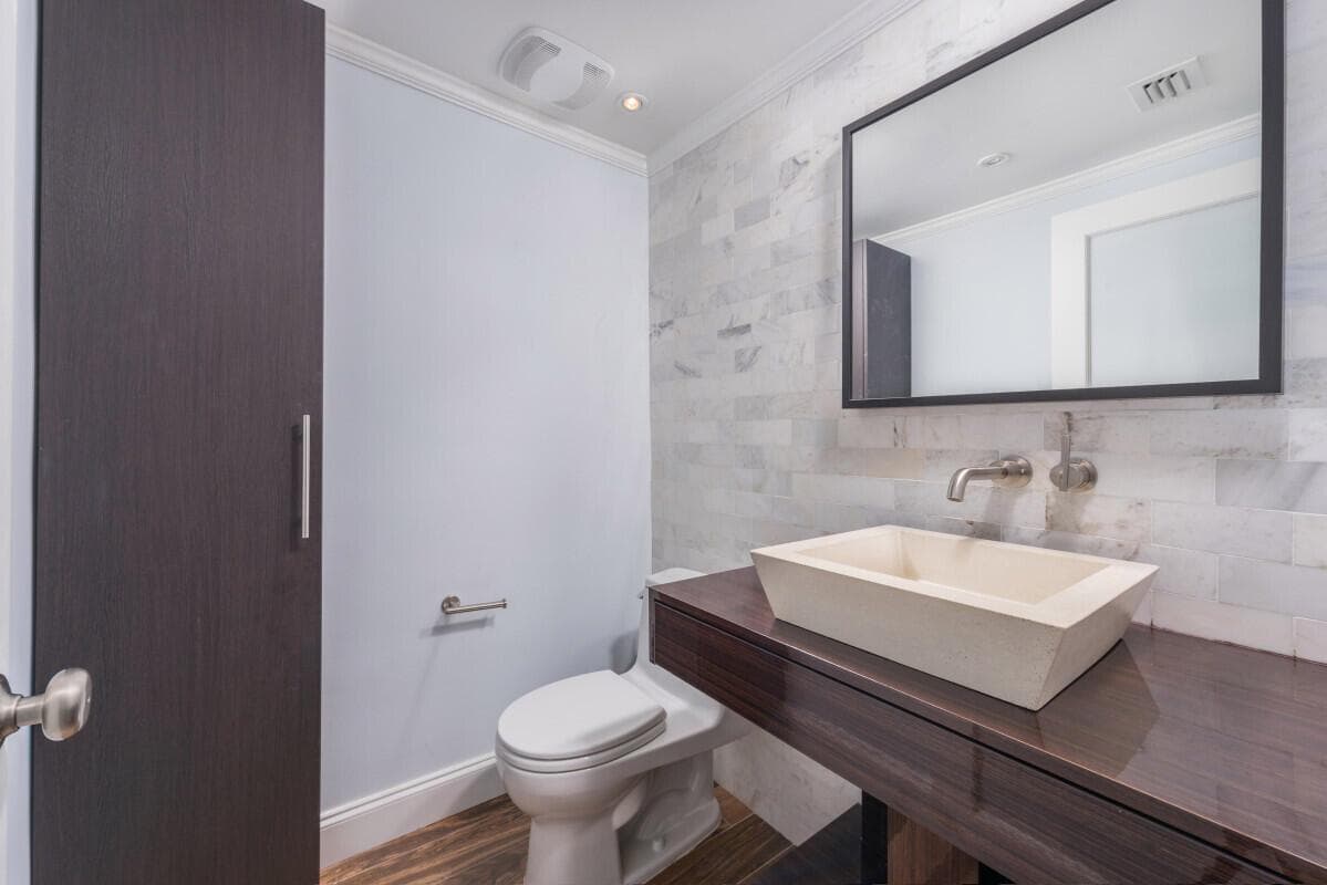 400 S Pointe Drive # 307, Miami Beach FL 33139 — 32