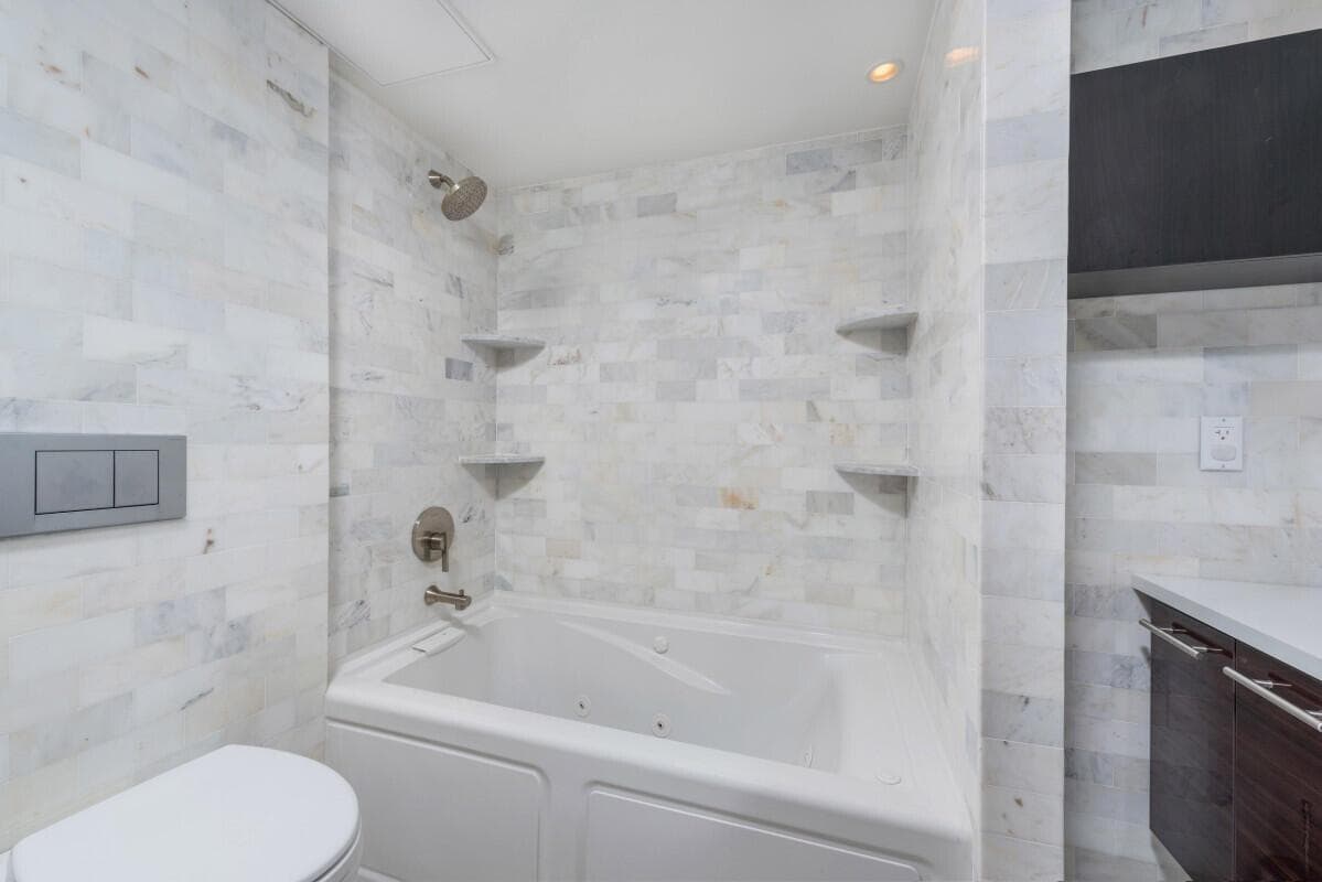400 S Pointe Drive # 307, Miami Beach FL 33139 — 28