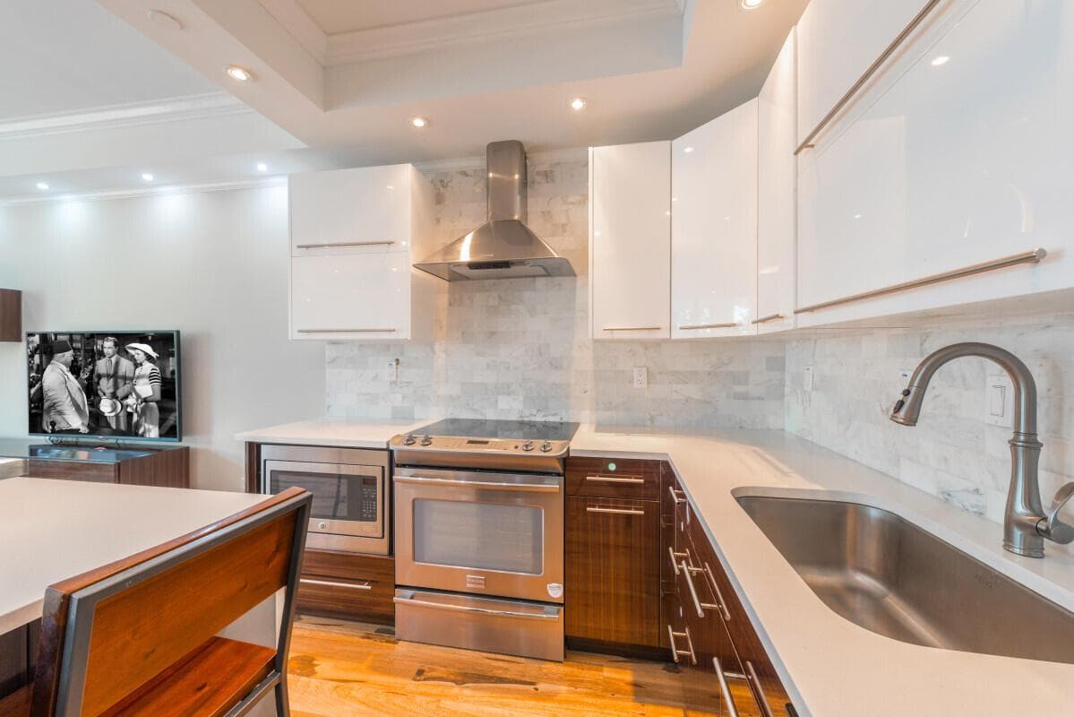 400 S Pointe Drive # 307, Miami Beach FL 33139 — 30