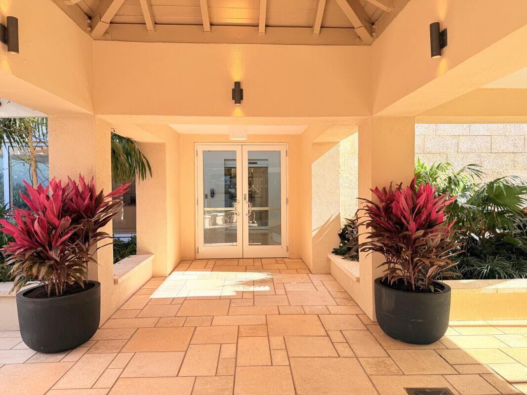 400 S Pointe Drive # 307, Miami Beach FL 33139 — 15