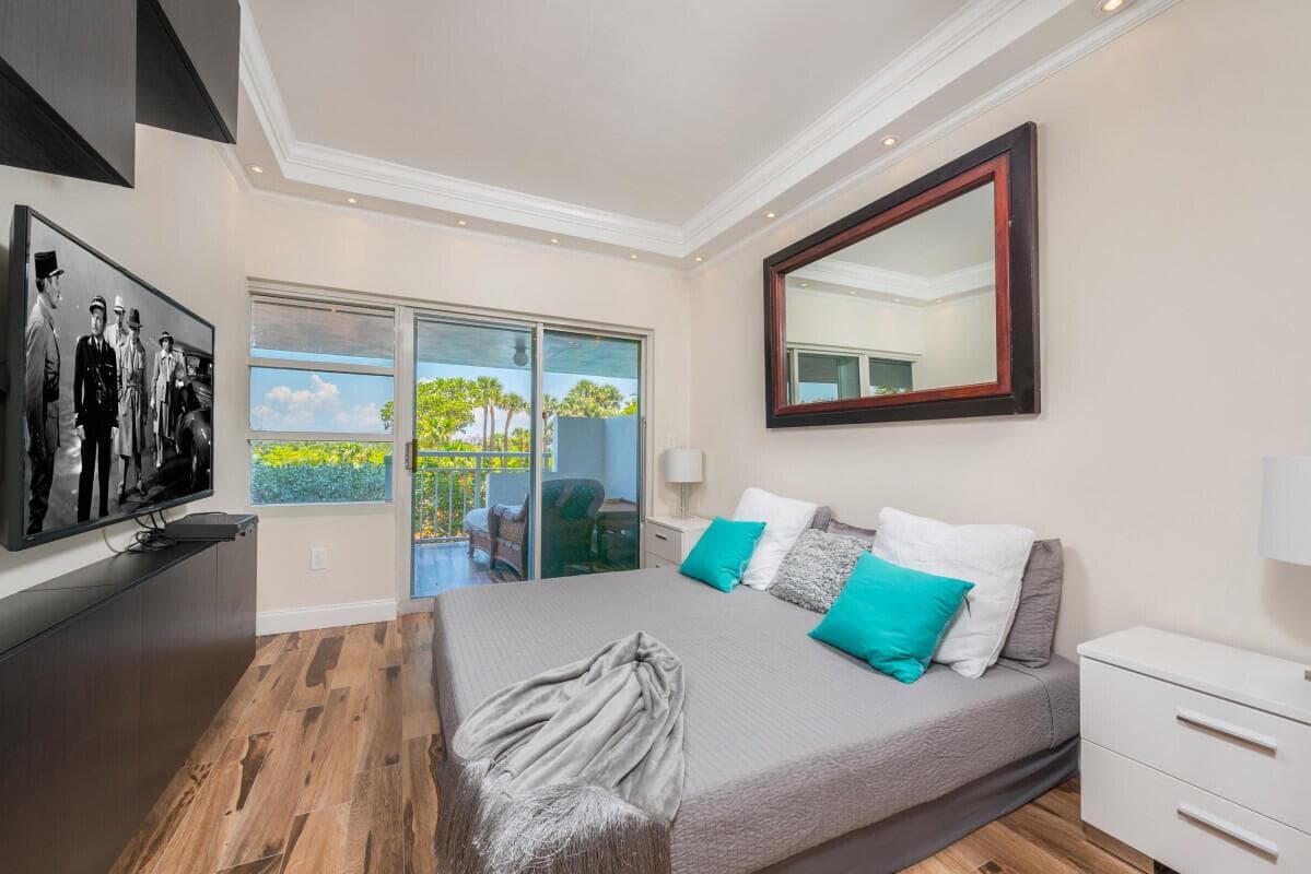 400 S Pointe Drive # 307, Miami Beach FL 33139 — 35