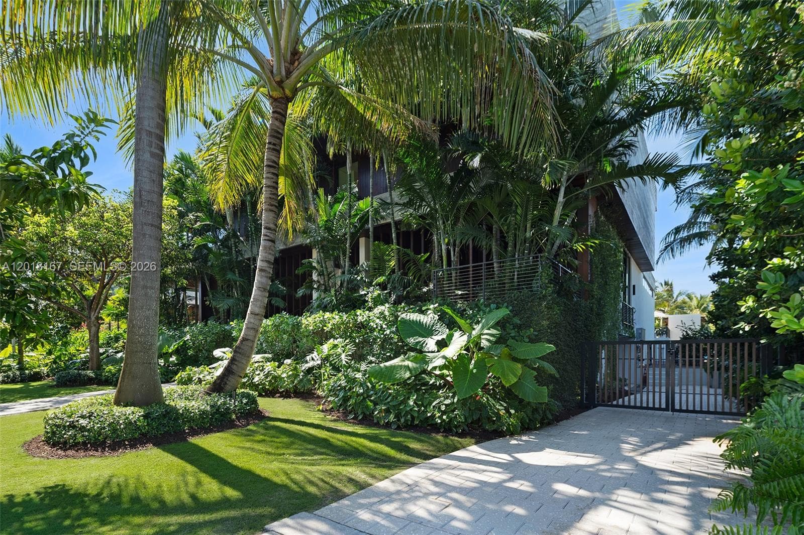 1420 W 23rd St, Miami Beach FL 33140 — 63