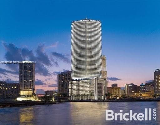 200 Biscayne Boulevard Way # 3110, Miami FL 33131 — 1