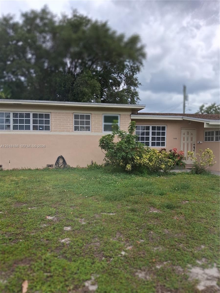 1100 NE 160th Ter, North Miami Beach FL 33162 — 1