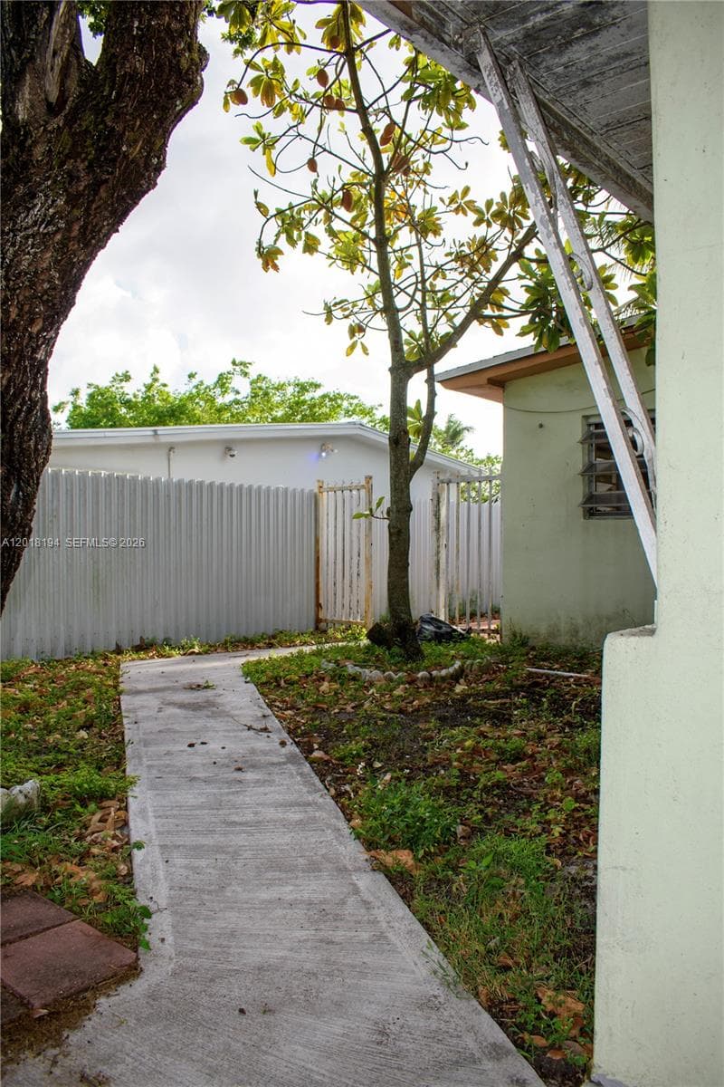 5349 W 14th Ln, Hialeah FL 33012 — 33
