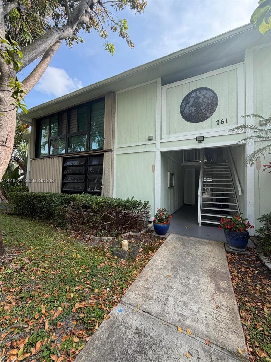 761 NE 199th St # 102, Miami FL 33179 — 18