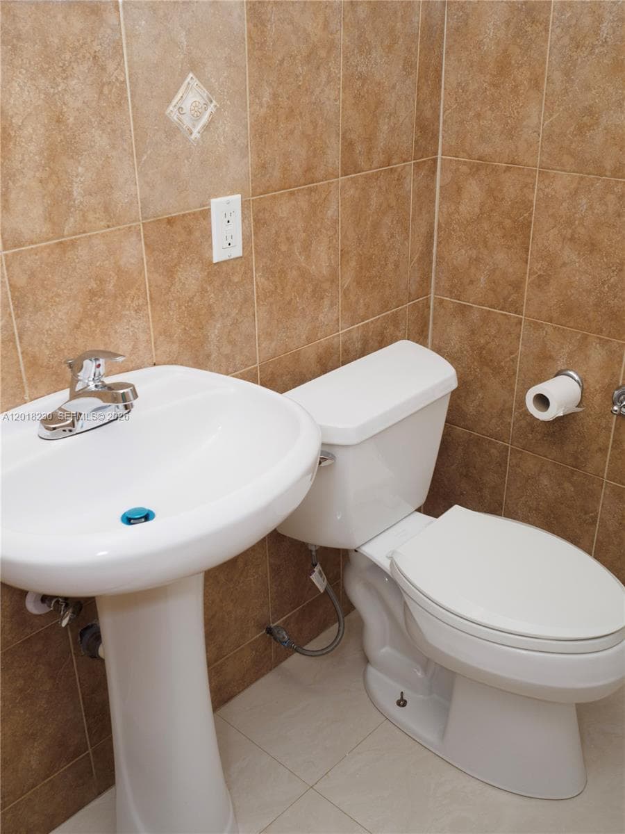 149 NW 17th Pl, Miami FL 33125 — 24