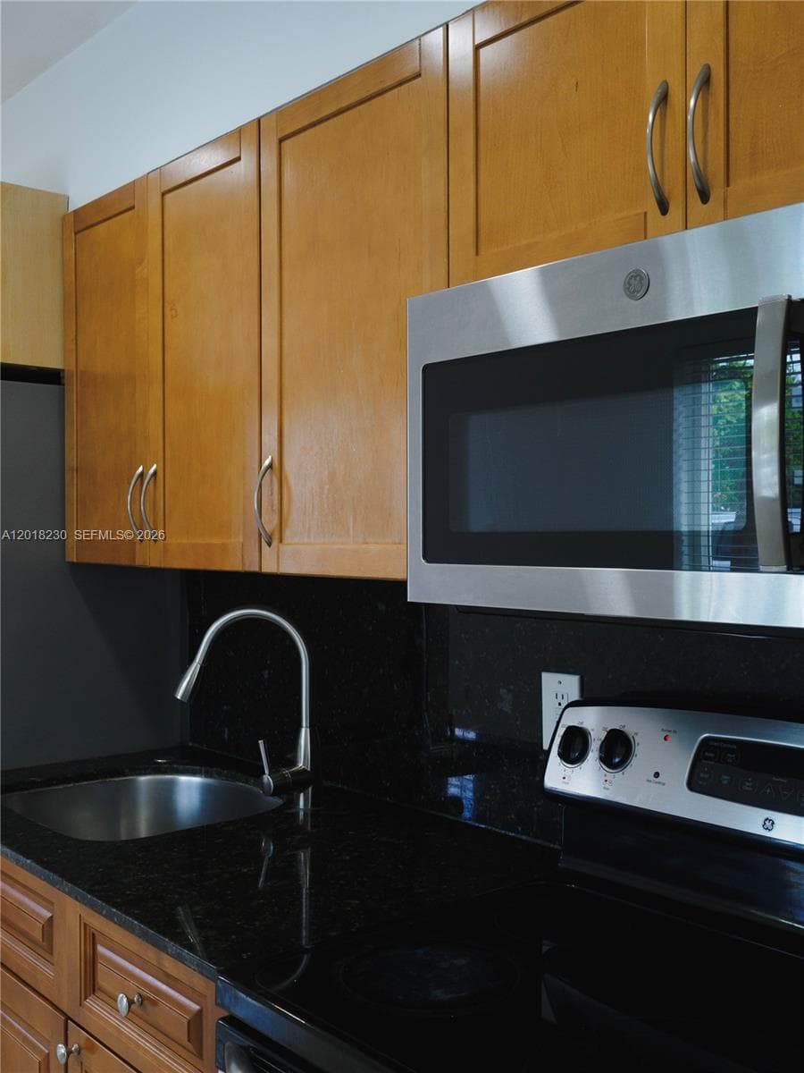 149 NW 17th Pl, Miami FL 33125 — 14