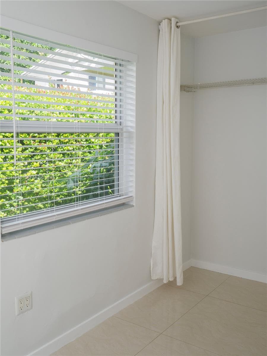 149 NW 17th Pl, Miami FL 33125 — 18