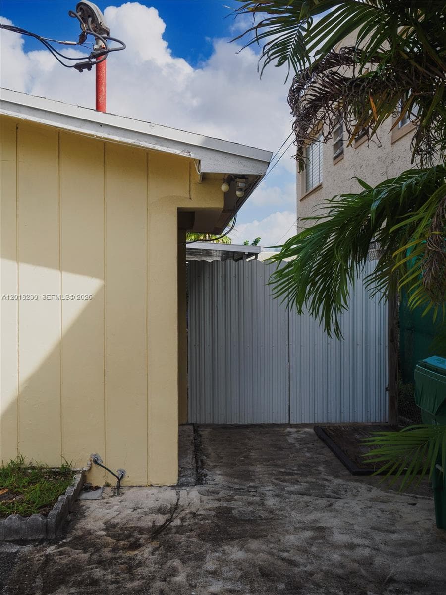 149 NW 17th Pl, Miami FL 33125 — 4