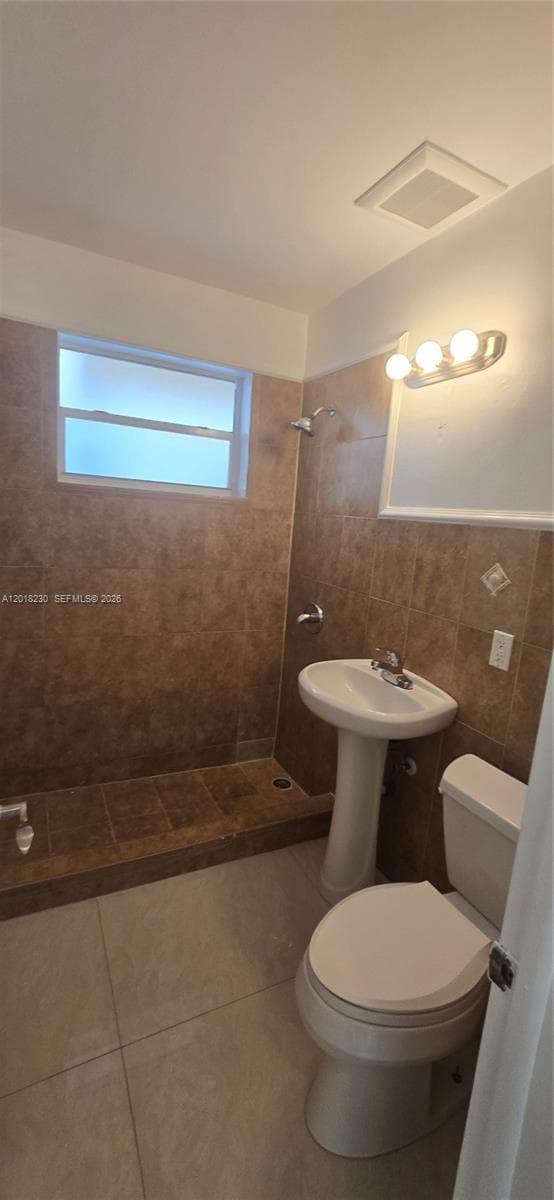 149 NW 17th Pl, Miami FL 33125 — 25