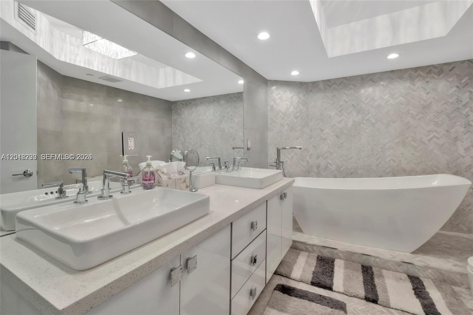 16425 Collins Ave # 1612, Sunny Isles Beach FL 33160 — 17