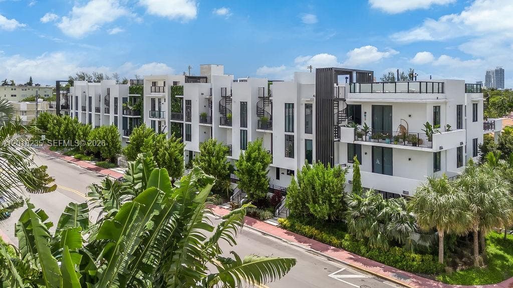 1030 15th St # 201, Miami Beach FL 33139 — 21