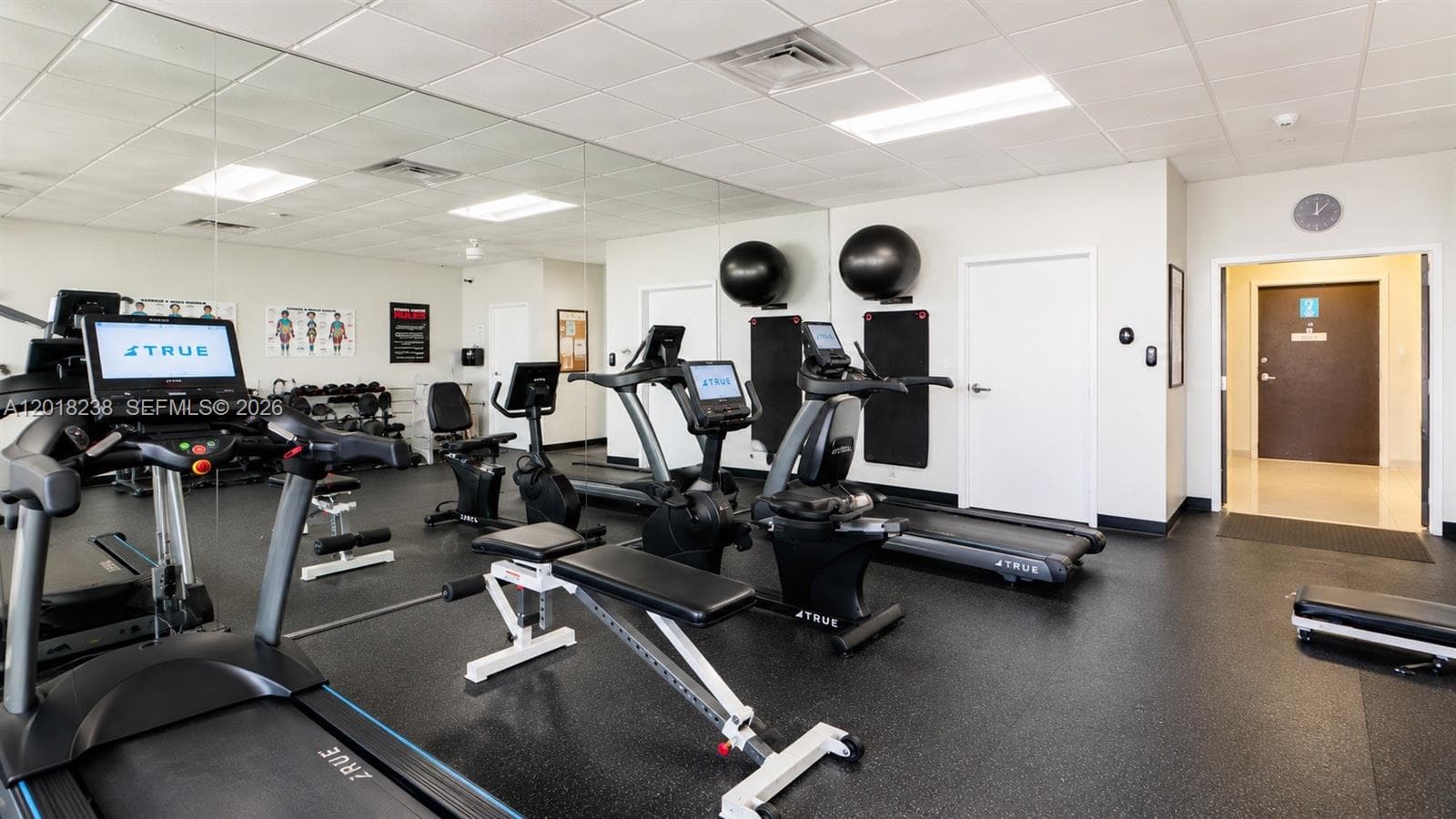 1621 Collins Ave # 310, Miami Beach FL 33139 — 40