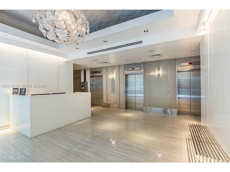 150 SE 2nd Ave # 1402, Miami FL 33131 — 11