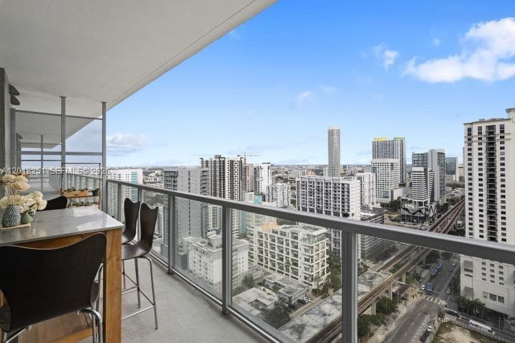79 SW 12th St, Miami FL 33130 — 2