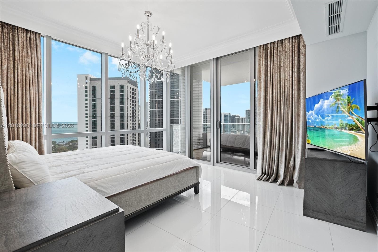 851 NE 1st Ave # 3111, Miami FL 33132 — 17