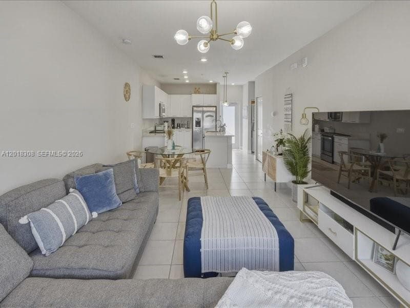 8201 NW 41st St # 205, Doral FL 33166 — 12