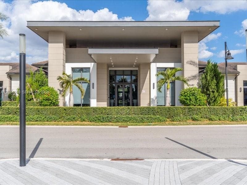 8201 NW 41st St # 205, Doral FL 33166 — 26