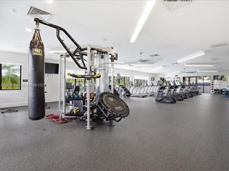 8201 NW 41st St # 205, Doral FL 33166 — 35