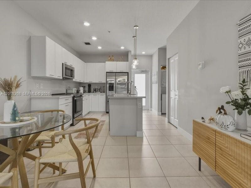 8201 NW 41st St # 205, Doral FL 33166 — 4
