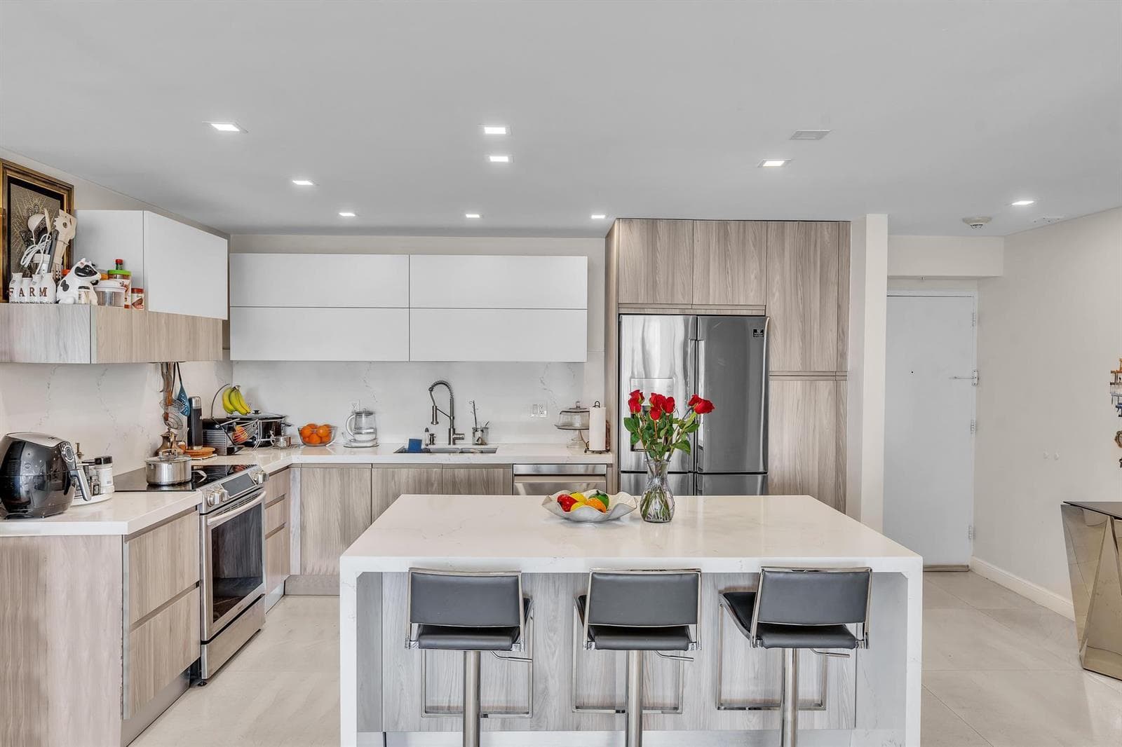 19390 Collins Avenue # 421, Sunny Isles Beach FL 33160 — 18