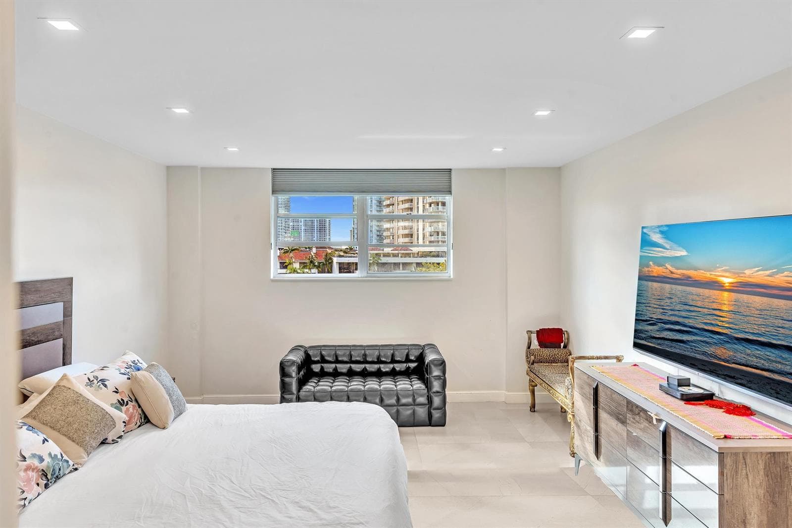 19390 Collins Avenue # 421, Sunny Isles Beach FL 33160 — 55