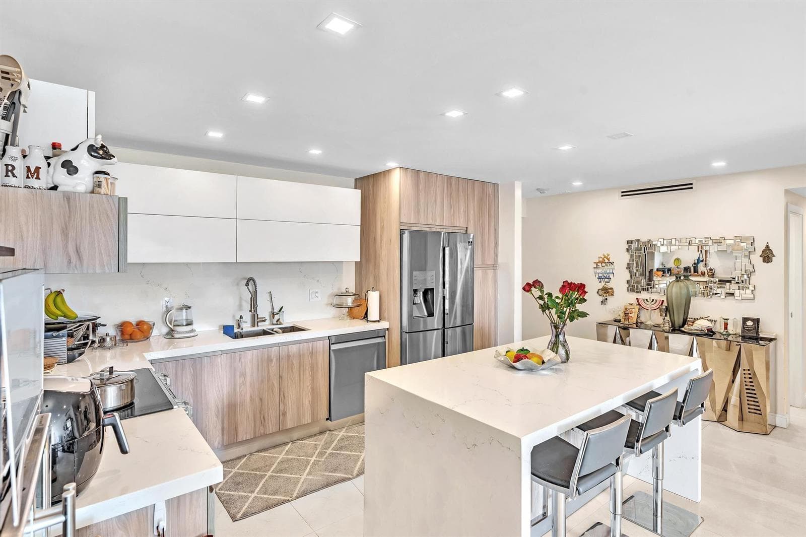 19390 Collins Avenue # 421, Sunny Isles Beach FL 33160 — 21