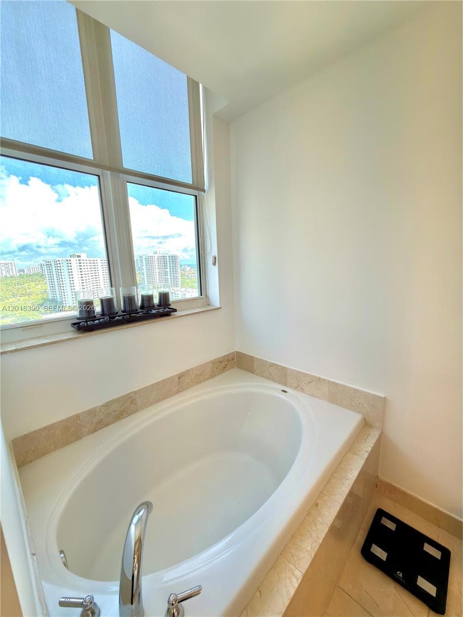3330 NE 190th St # 1610, Aventura FL 33180 — 17