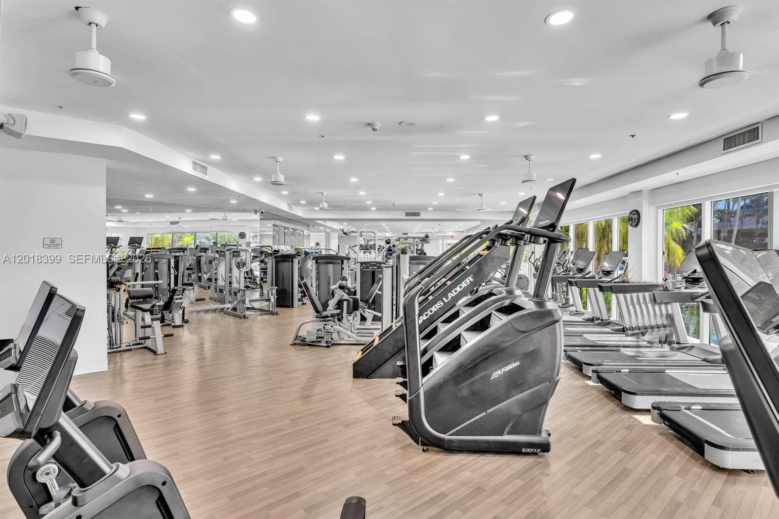 3330 NE 190th St # 1610, Aventura FL 33180 — 33