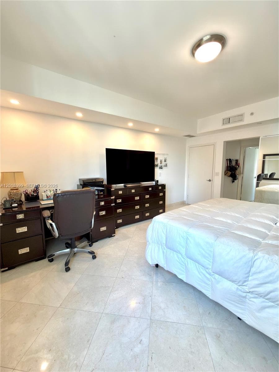 3330 NE 190th St # 1610, Aventura FL 33180 — 14