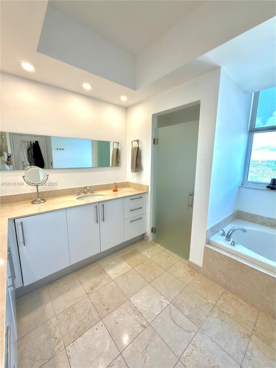 3330 NE 190th St # 1610, Aventura FL 33180 — 18