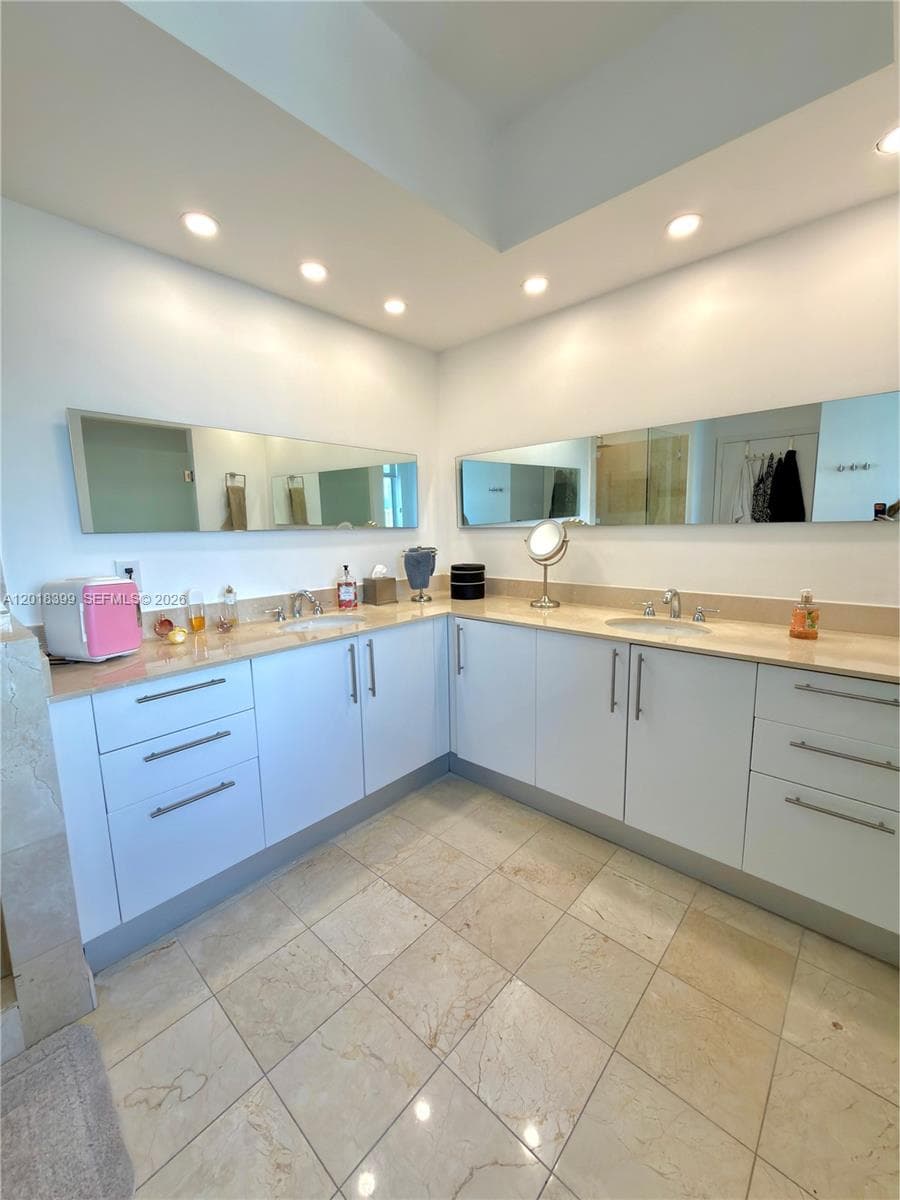 3330 NE 190th St # 1610, Aventura FL 33180 — 19