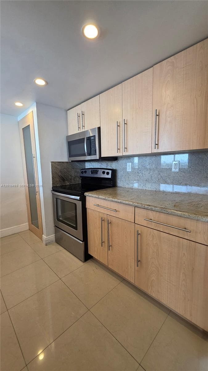 7601 E Treasure Dr # 1516, North Bay Village FL 33141 — 19