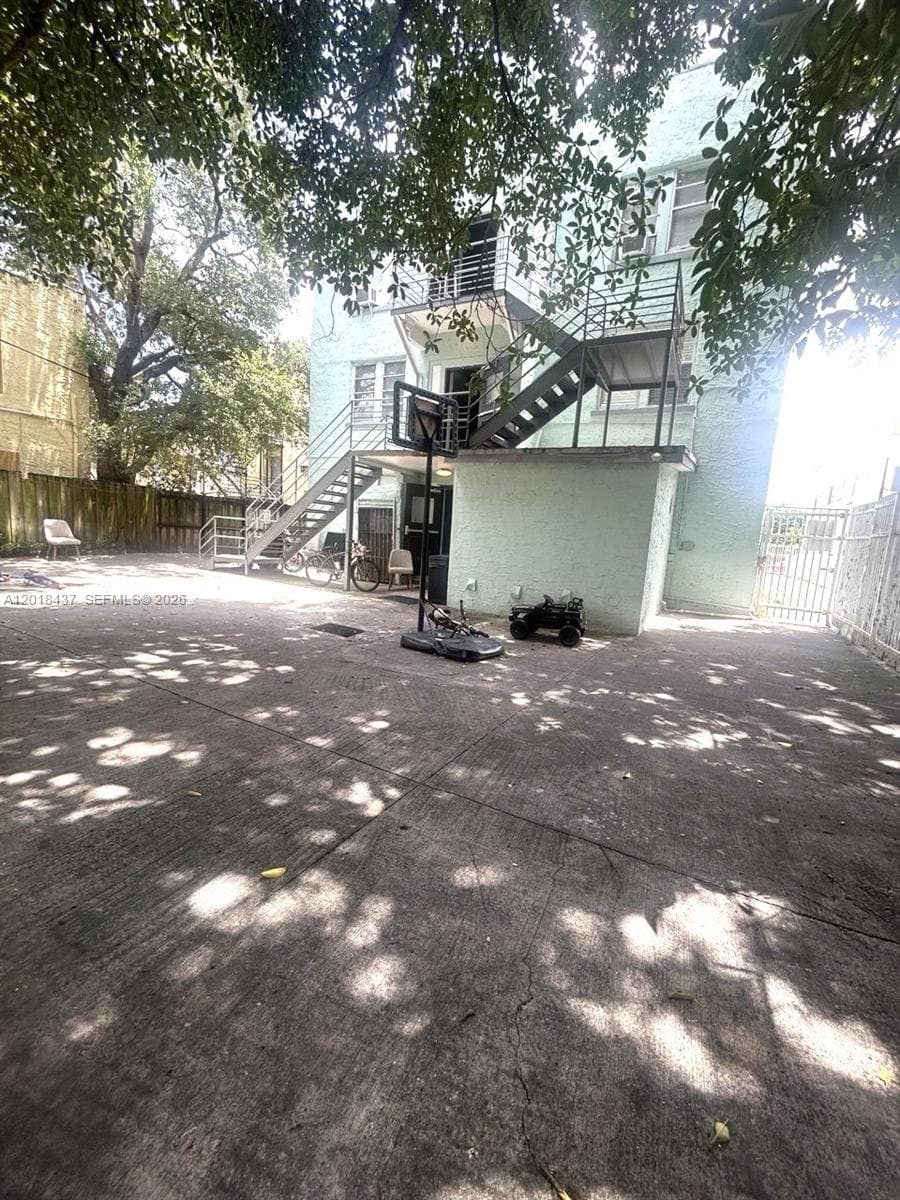 967 SW 5th St # 20, Miami FL 33130 — 9