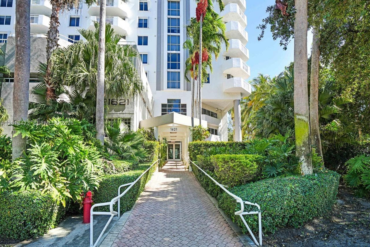 1621 Bay Rd, Miami Beach FL 33139 — 30