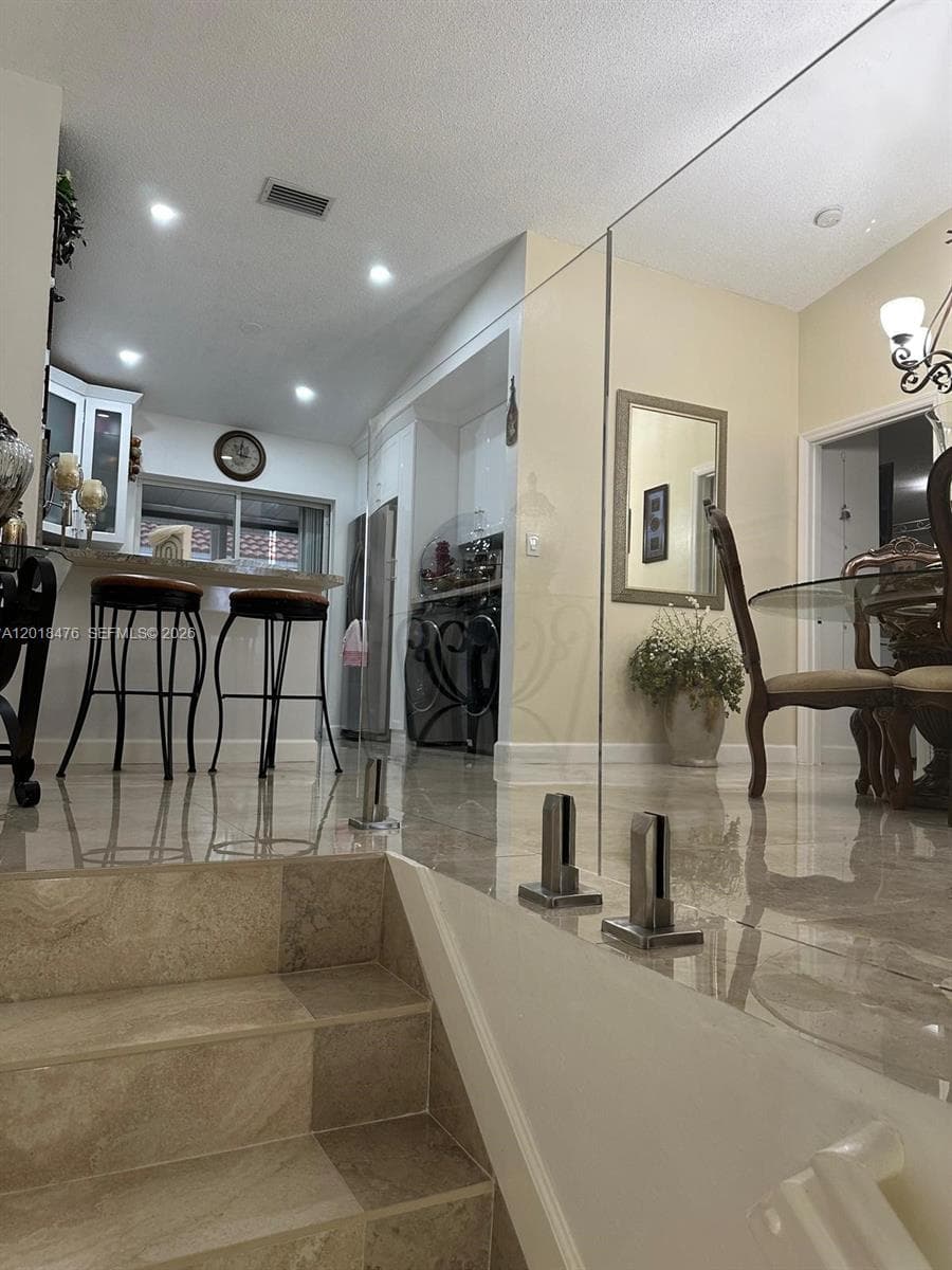 2485 W 76th St # 201, Hialeah FL 33016 — 17