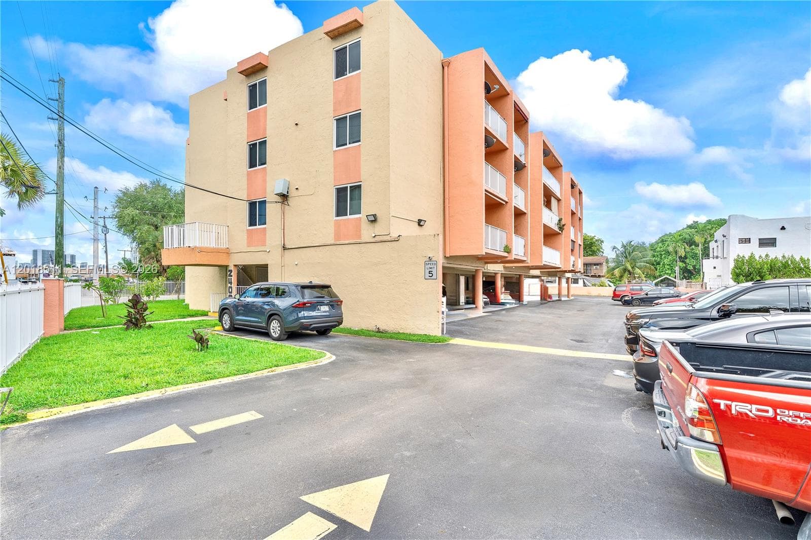 2400 NW 16th St Rd, Miami FL 33125 — 1