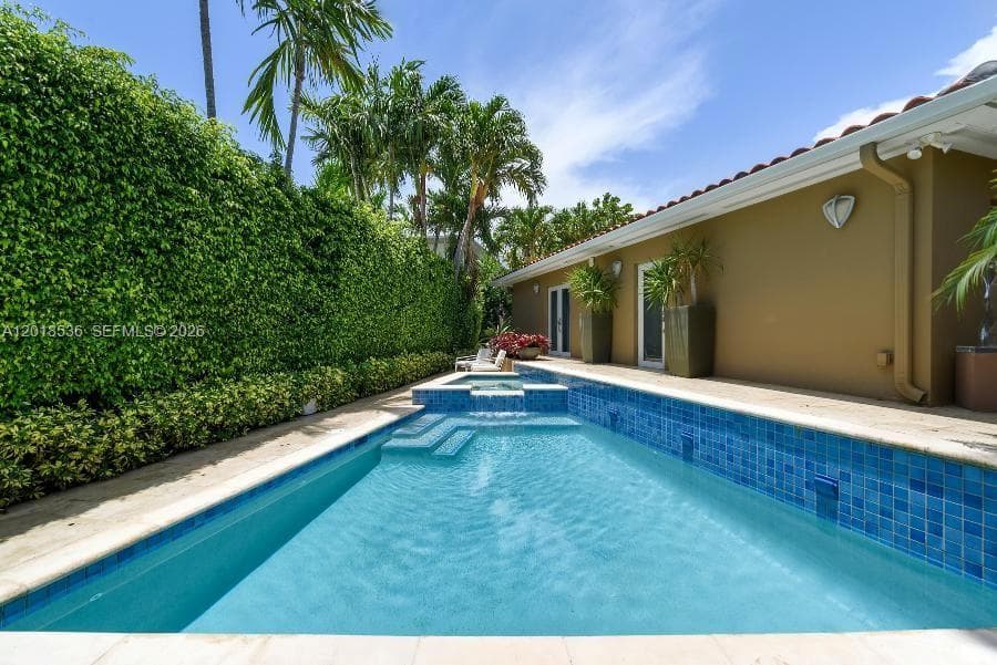 830 E Dilido Dr, Miami Beach FL 33139 — 6