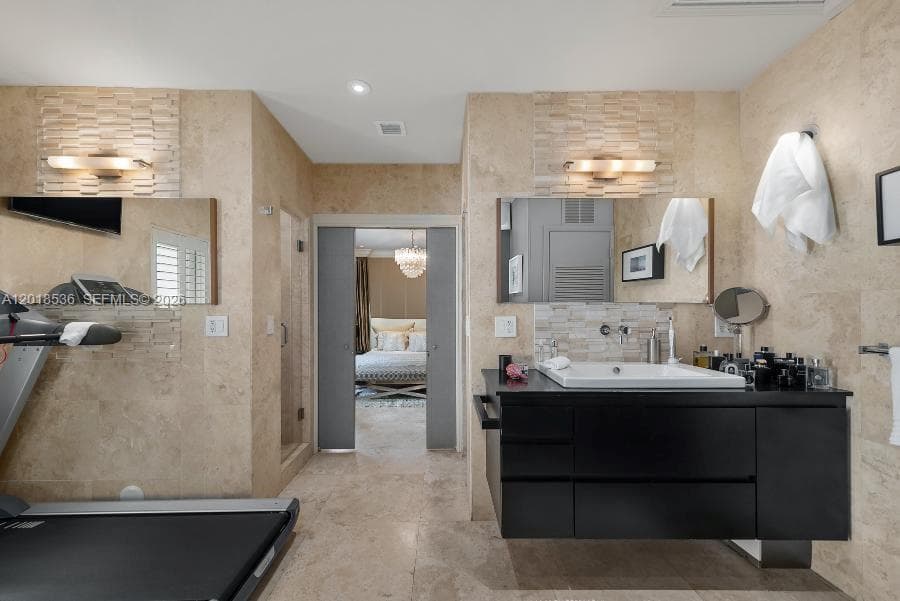 830 E Dilido Dr, Miami Beach FL 33139 — 17