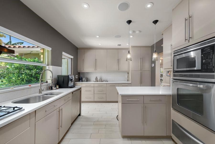 830 E Dilido Dr, Miami Beach FL 33139 — 5
