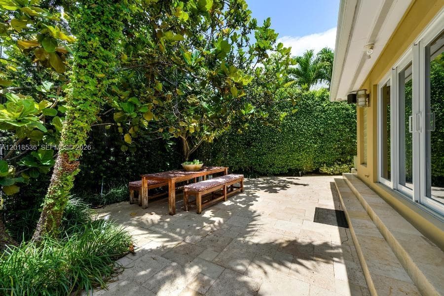 830 E Dilido Dr, Miami Beach FL 33139 — 11