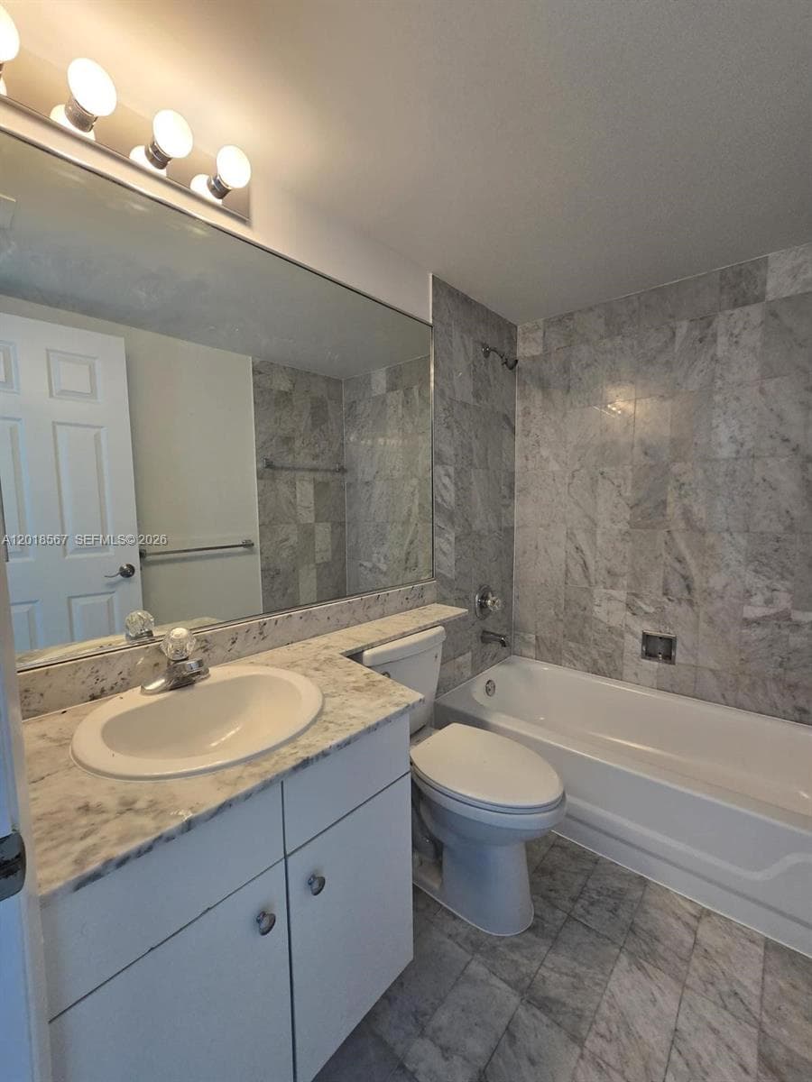 800 Claughton Island Dr # 402, Miami FL 33131 — 9