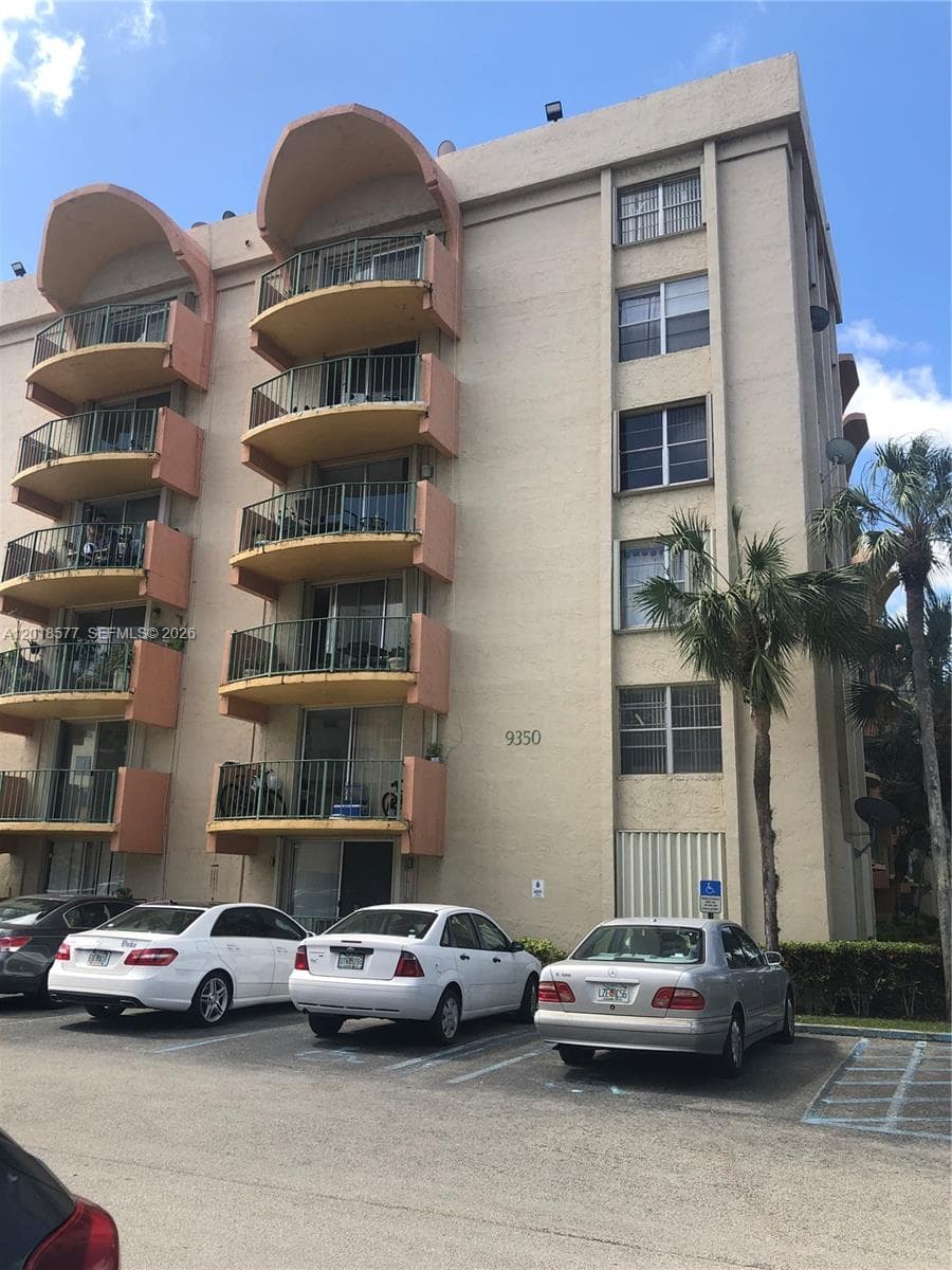9350 Fontainebleau Blvd # 204, Miami FL 33172 — 23