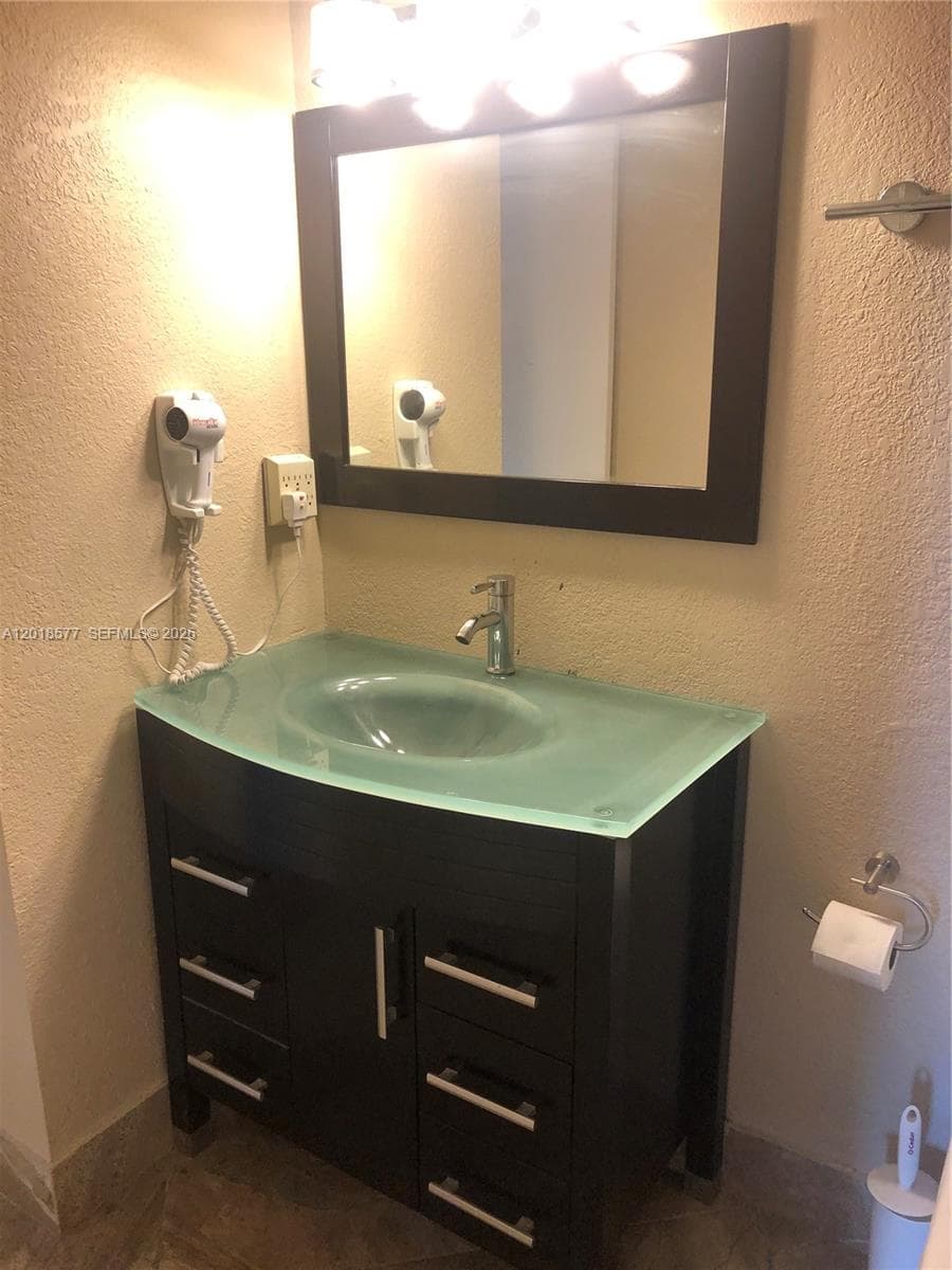 9350 Fontainebleau Blvd # 204, Miami FL 33172 — 6