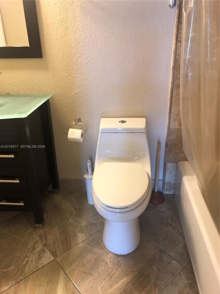 9350 Fontainebleau Blvd # 204, Miami FL 33172 — 7