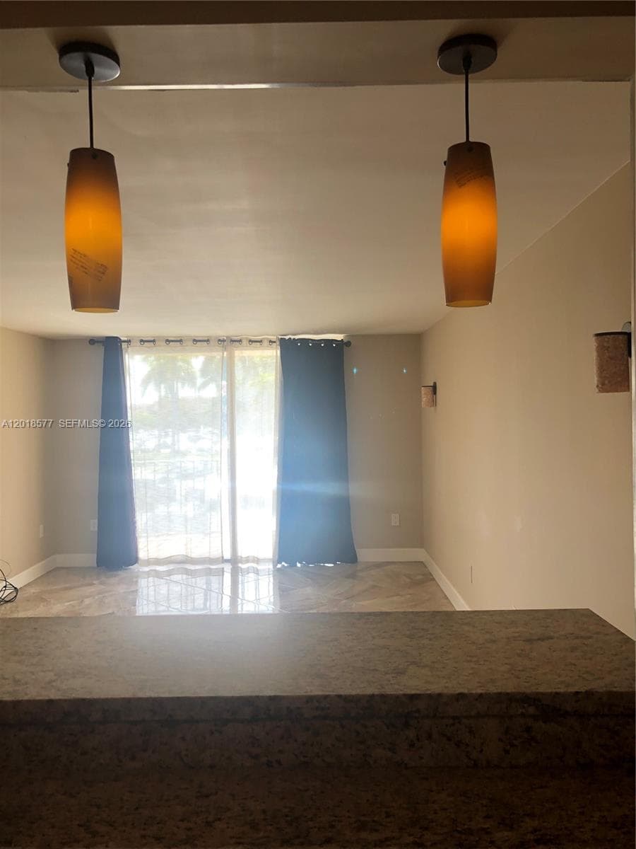 9350 Fontainebleau Blvd # 204, Miami FL 33172 — 10